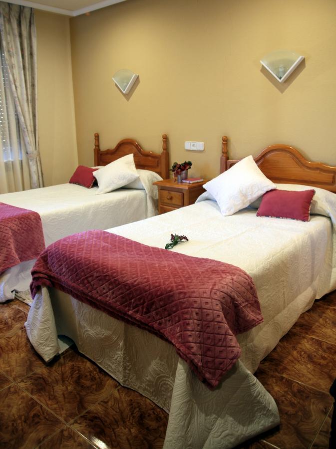 Hostal Pachin Mieres  Extérieur photo