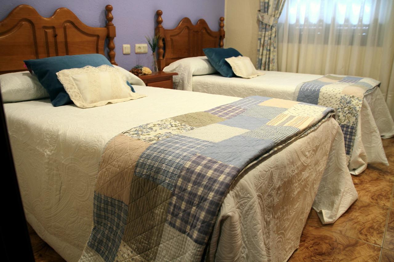 Hostal Pachin Mieres  Extérieur photo